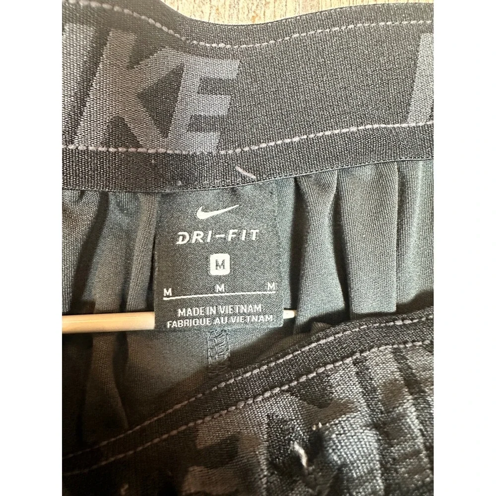 Nike Dri-FIT Men's Medium Gray & Black‎ Athletic training Shorts Activewear